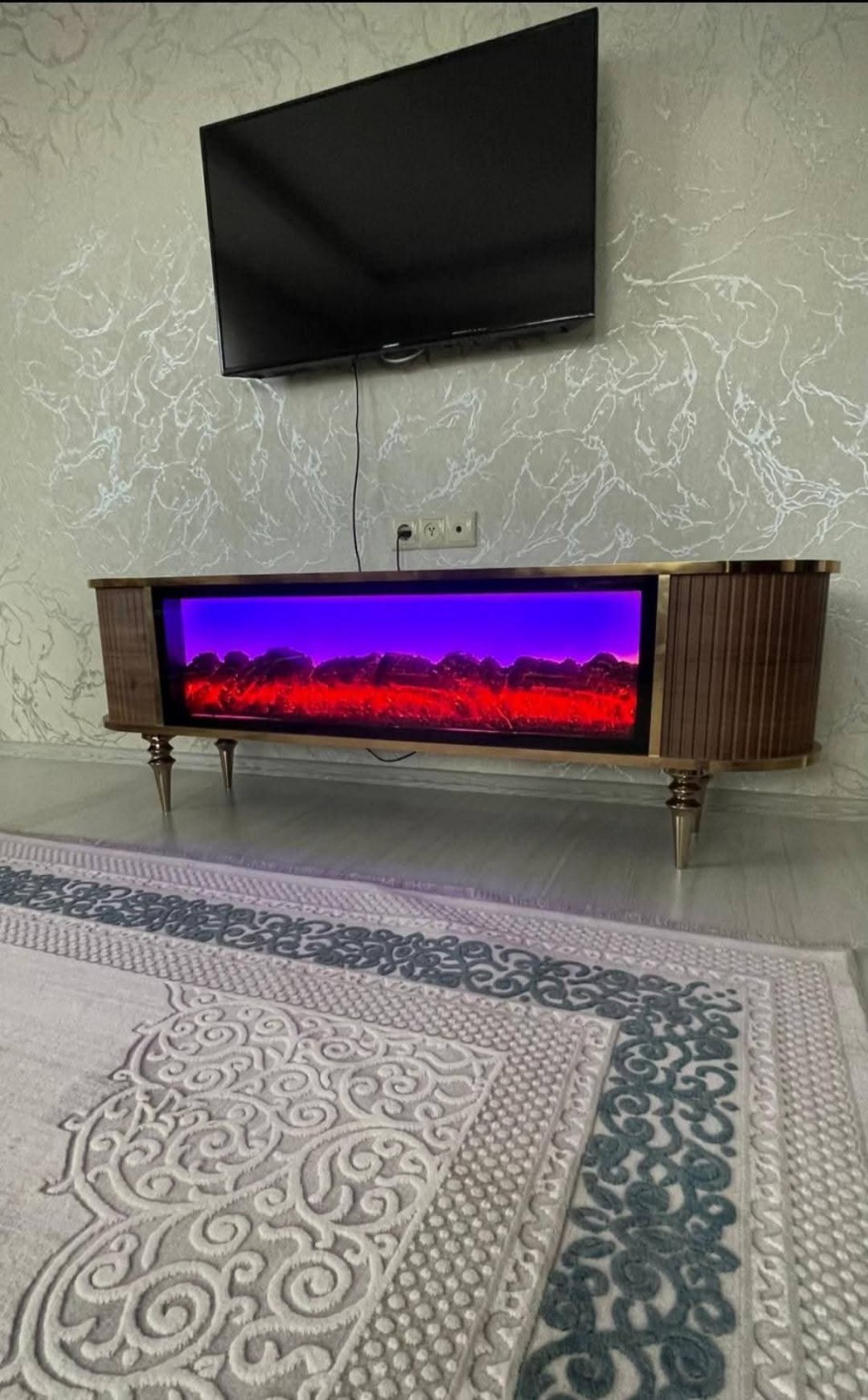 Müşteri evinde şömineli TV ünitesi