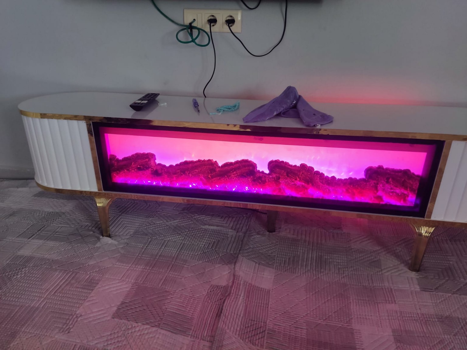 Teslim edilen şömineli TV ünitesi